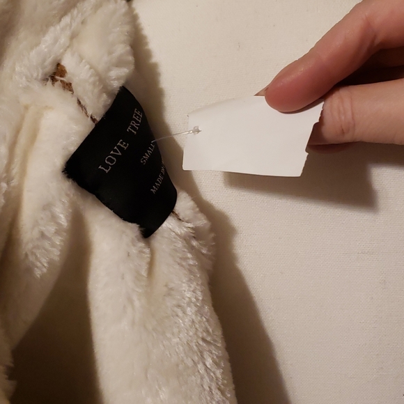 Coat - Picture 7 of 8